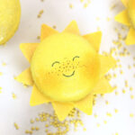Sun-shaped macarons by Le Sucre au Four